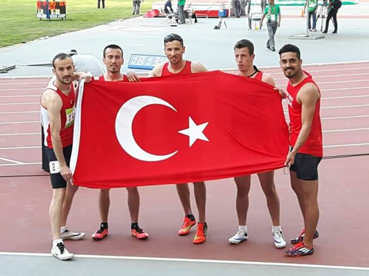 applerohitt's tweet photo. İslam Oyunlarında Sporcumuz Suat Öner'in de yer aldığı,
4*100 Bayrak takımımız Gümüş Madalya kazandı.
Millilerimizi Kutluyoruz. #buges https://t.co/4spBHQjimF
