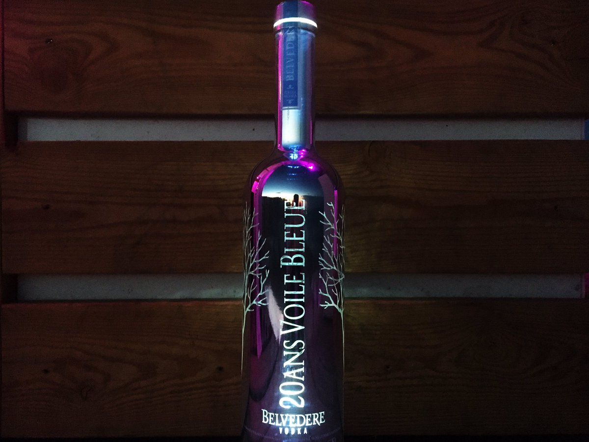 LaVoileBleue's tweet photo. La Voile Bleue by @belvederevodka ✔️#20ANS #LVBBC #Vodka #Party https://t.co/9a0BQNyCwD