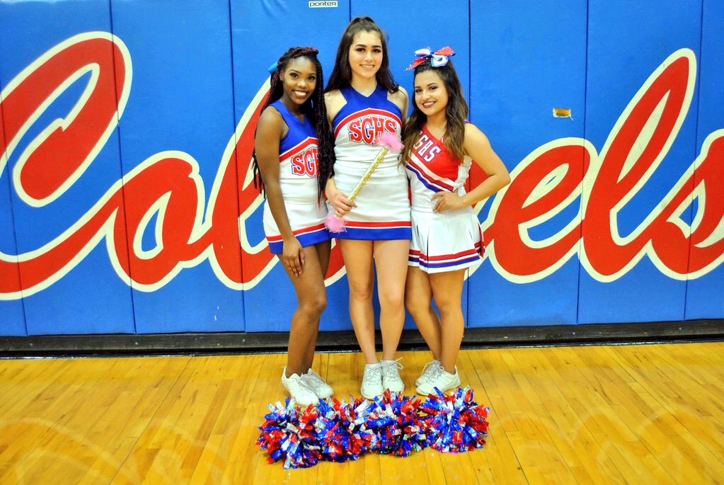 MiaAFig's tweet photo. Varsity captains ❤️ https://t.co/uf56qDTxvA