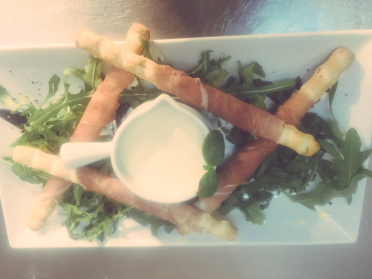 chris18880840's tweet photo. Homemade breadsticks wrapped in prosciutto with warm Tallegio cheese dip @zinizbawtry https://t.co/ZcUODGHb13