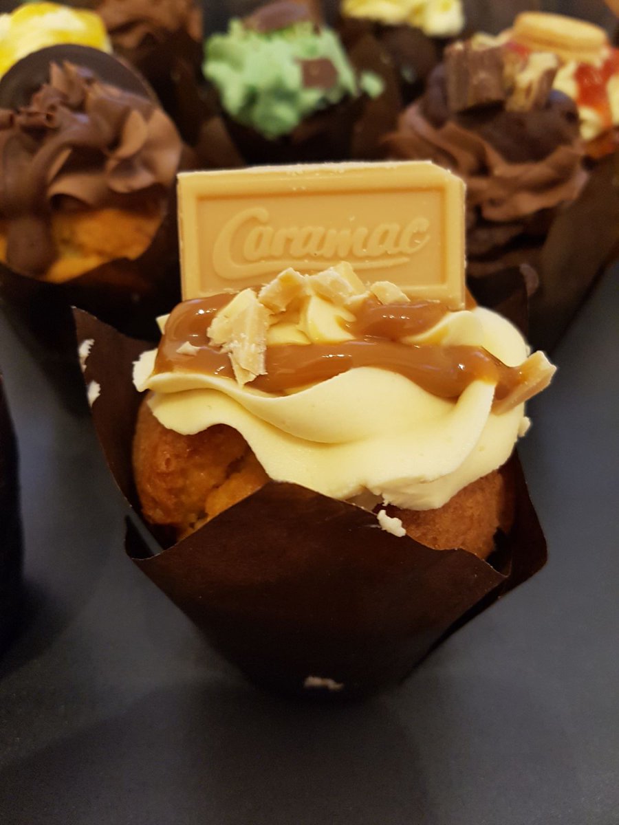 NiceBunsBakers's tweet photo. 👌 its @TamesideMarkets Cake &amp; Craft market tomorrow. Which means it's GIANT CUPCAKE time  #caramac #chocfudge #jammiedodger #jaffacake https://t.co/4lpCMfiwKi