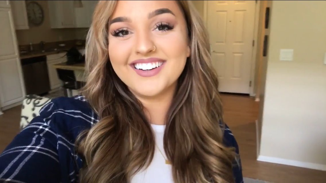 hotlineolivia's tweet photo. Her smile is so contagious, I love her sm ❤️❤️ https://t.co/i2WYbyn5IP