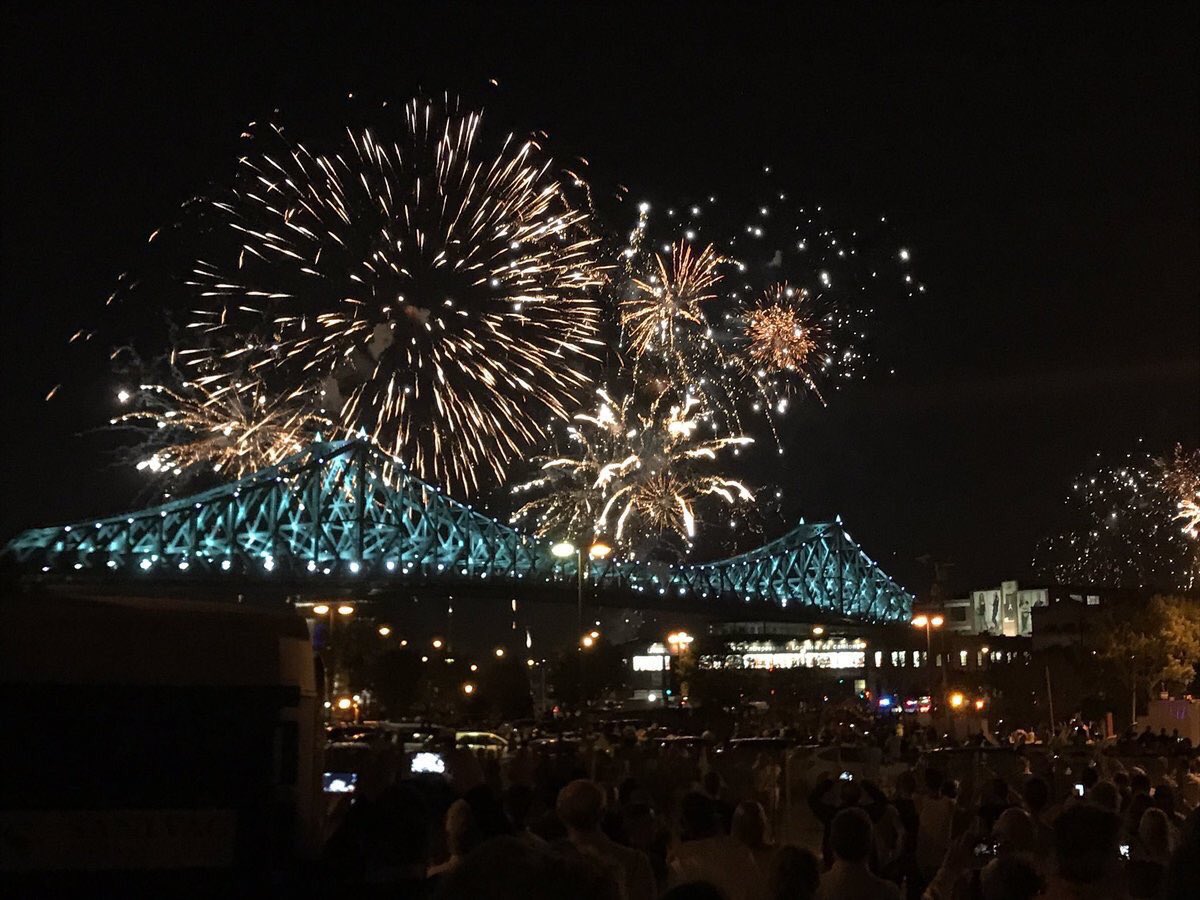 400,000 personnes étaient présentes pour le spectacle de l'illumination du pont Jacques Cartier. 1.8M téléspectateurs #Wow #ViveMtl #Fierté