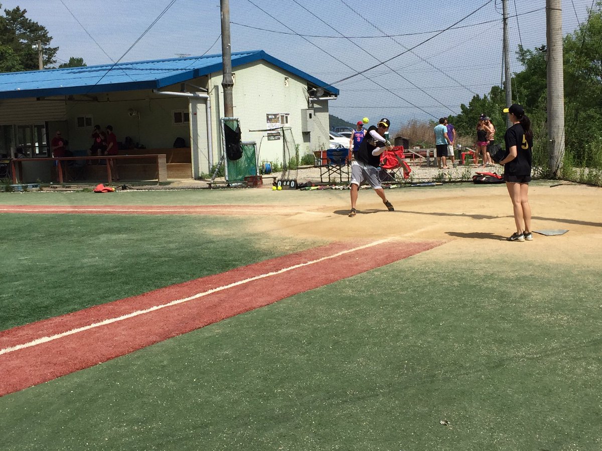 therealDSL's tweet photo. Swing for the fences! #DSL #week7 #gameoneletsgo https://t.co/c9SM5rqBbd