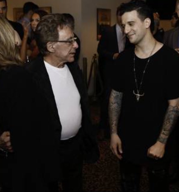 BeanBallas's tweet photo. Get you someone to look at you the way @MarkBallas looks at @frankievalli ❤️ https://t.co/gGPKu7Qnct