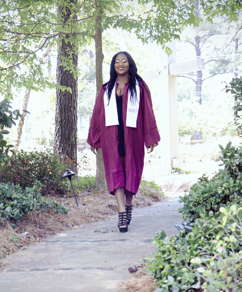 ericathomas641's tweet photo. I just wanna say I'm proud of myself ❤ yesterday was one of my greatest accomplishments 🎓 https://t.co/Dv9zw5zIrD