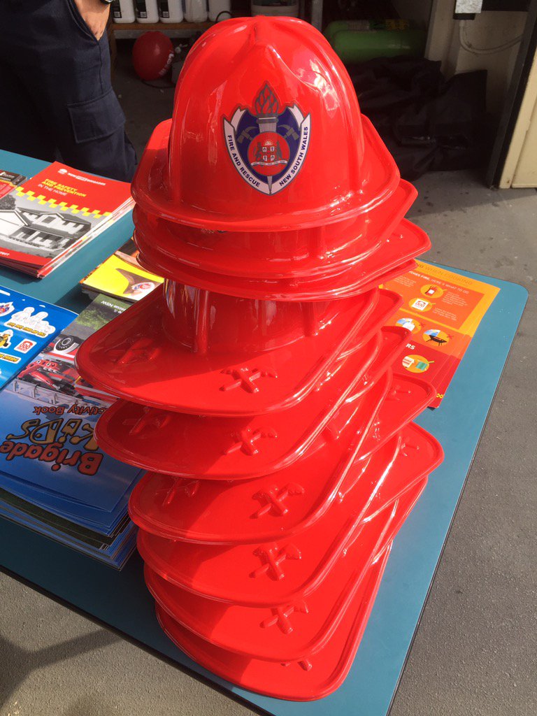 FRNSW's tweet photo. RICHMOND | Now recruiting at #FRNSW Fire Station Open Day! #northwestsydney #hawkesbury #comeondown #marchstreet https://t.co/WkUSxOvKVS
