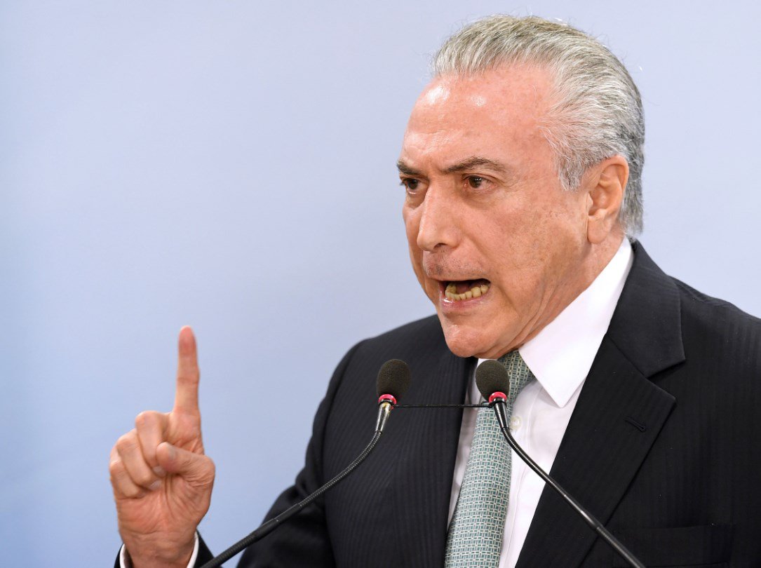 JornalOGlobo's tweet photo. Temer é acusado de corrupção, obstrução de Justiça e organização criminosa. https://t.co/K4t27pJKna https://t.co/IxHZAi2ul0