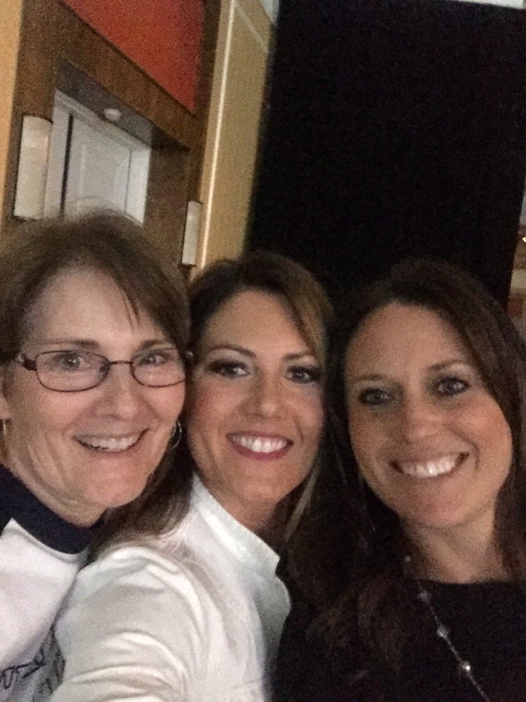 jenniferlee08's tweet photo. #momentsmatter @jenniferlee08 @Tara7Newton @jann_newton https://t.co/CDaQZii19D