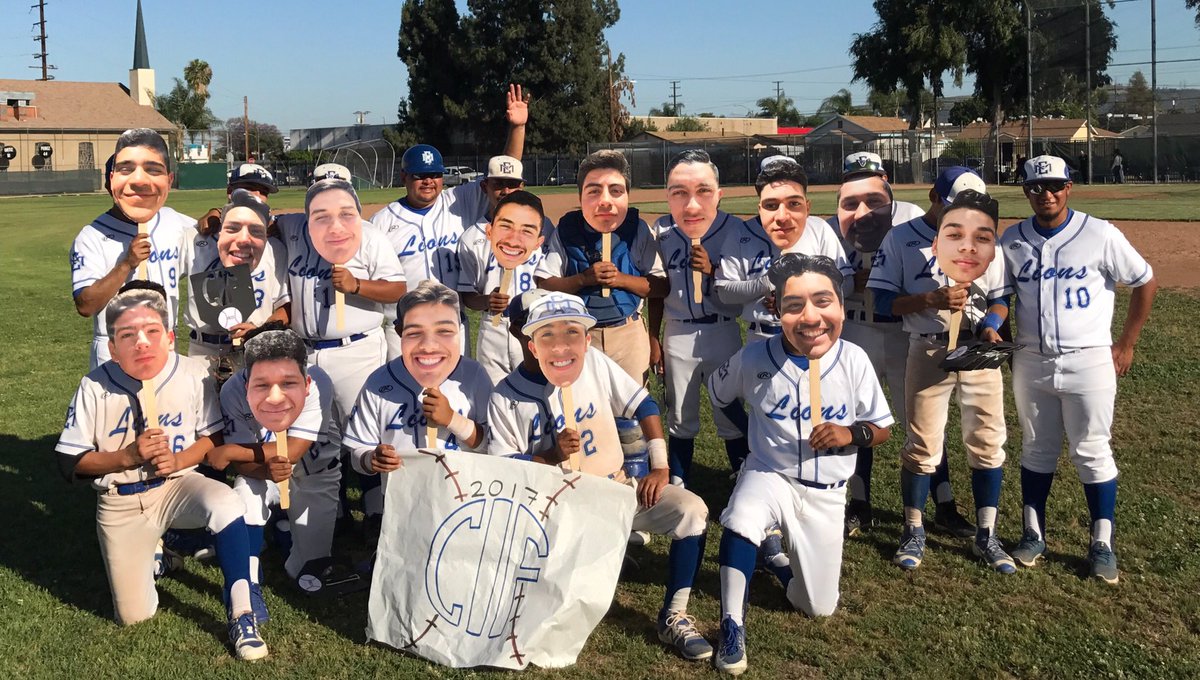 ElMonteLions's tweet photo. Congratulations Lions, you look GREAT! #OneSchoolOneTeam #1since1901 https://t.co/ISKGyhMt3K