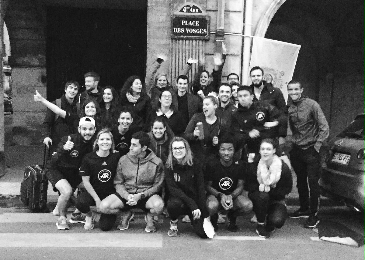 RunnersFS's tweet photo. Chez Bastille on commence en force et c'est pas fini ! #whyirunbastille #24hstreetrace #runlife #adidasfr #PUREboostDPR # https://t.co/sxINmL2lyx