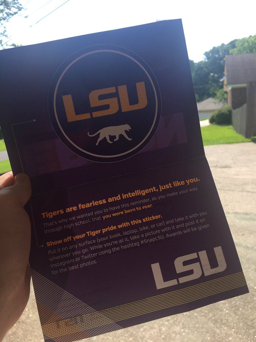 swiftieforl1f3's tweet photo. CANT EXPRESS THE HAPPINESS OF OPENING THIS!! #SnapLSU #bummmbumbumbum @lsu https://t.co/THYwk6MOuI