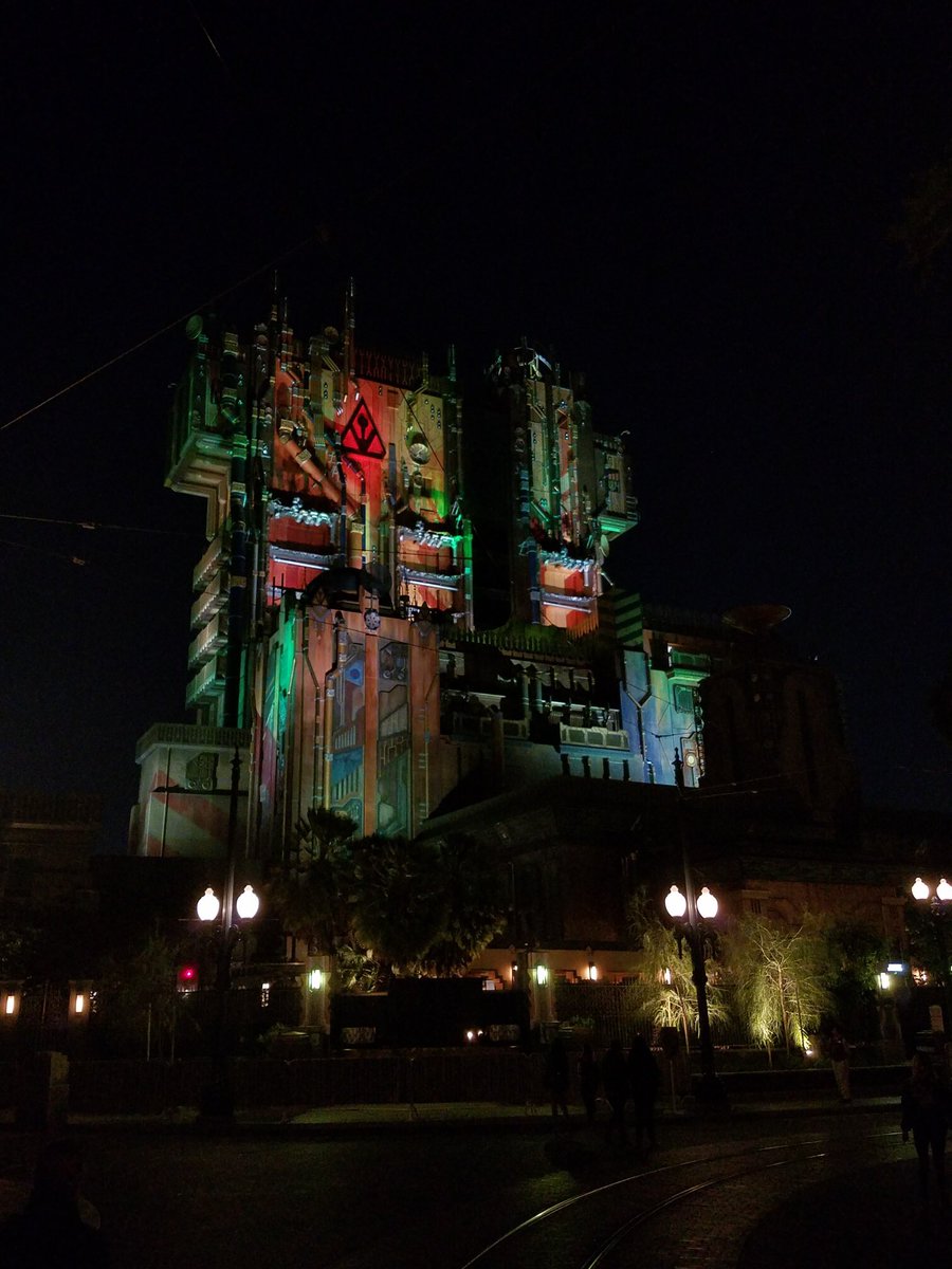 ParksAndCons's tweet photo. New Podcast: Parks and Cons #219 - #TinkHalf, #GOTG at #DCA & #CurioCon 2017 is now on iTunes and Stitcher. https://t.co/T4vWL5Gx3b