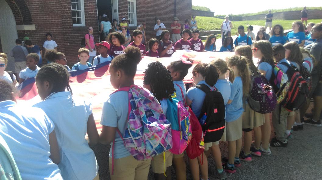 Carole70Cs's tweet photo. @FSK076 Mrs.Waller's Class at Fort McHenry!! https://t.co/jivjvvE0Q1