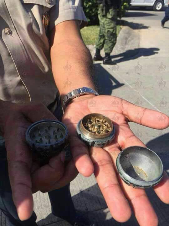 dubeeck's tweet photo. chamaram o esquadrão anti bomba p um dichavador
MANO KKKKKKKKK
maconheiro é foda https://t.co/7moInTDLLQ