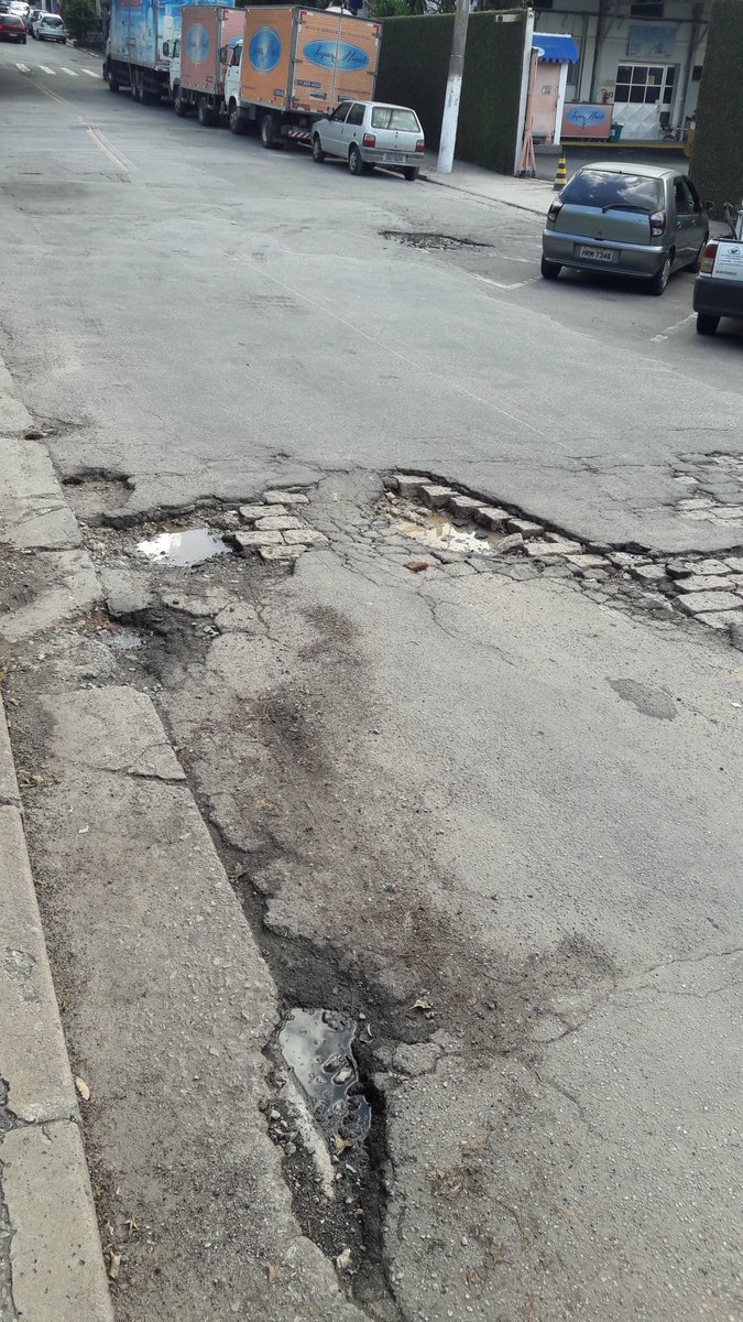 ffjardim's tweet photo. @jdoriajr Muito bom !!! Mas e o buracão da minha rua ...nada heim.....protocolo 20341716 .....@TapaBuracoSP https://t.co/m5vWjS8zJB