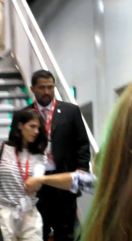 genevievessmile's tweet photo. Jared helping Gen down the stair after San Diego Comic con. Protect the Princess! https://t.co/zESrs4AXmh