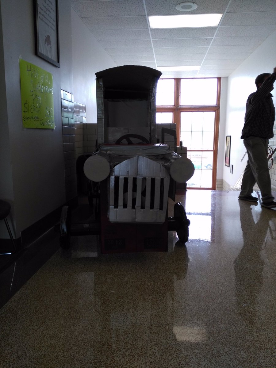 scstein1's tweet photo. 5 days of work #modeltchallenge Senior #bulldogpride https://t.co/oTCZVRJd9L