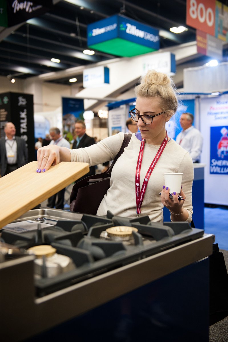 PCBC_TheShow's tweet photo. #FBF to the amazing products on the #PCBC2016 exhibit floor! Only FOUR DAYS LEFT to save up to $100 on registration! https://t.co/uhZM1PtKEk https://t.co/bpzaRv1NBs