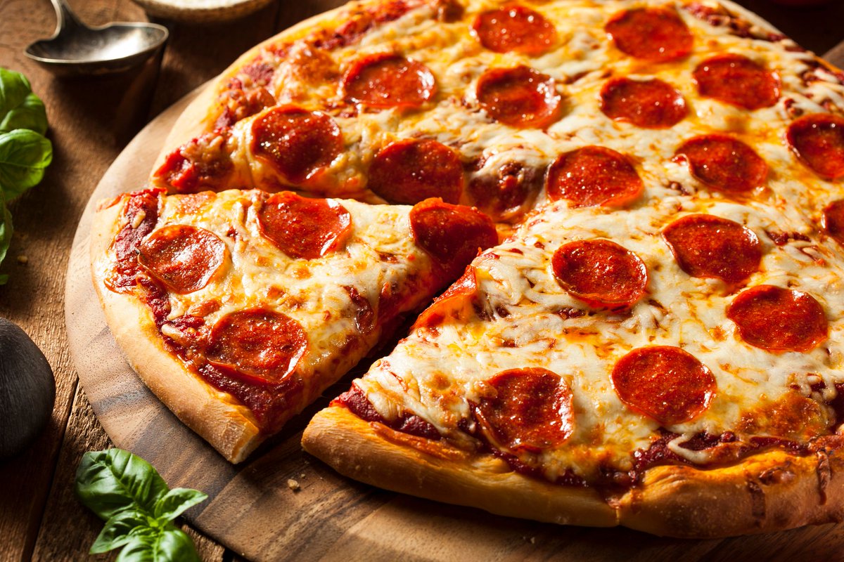Urban_Fetch's tweet photo. Is there anything better than a @DiGiornoPizza and ice-cold #beer on a #Friday night? Yes, #free 1-hour delivery! 

#NationalPizzaPartyDay https://t.co/4IPCWqAev0