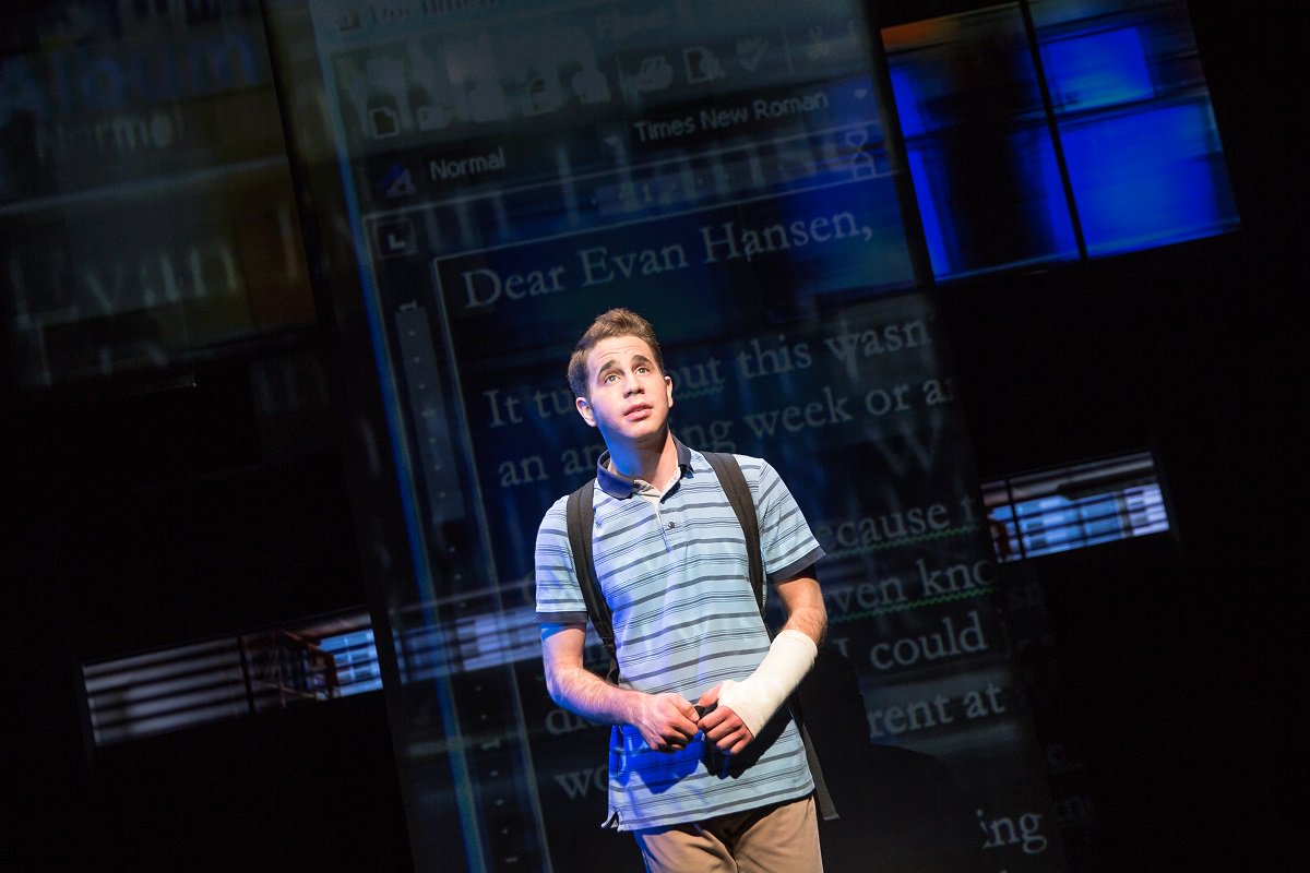 DearEvanHansen's tweet photo. He's the youngest actor ever to win the @dramaleague Distinguished Performer Award. Congratulations, @BenSPLATT. #DLAwards https://t.co/qCkMS0LXJo