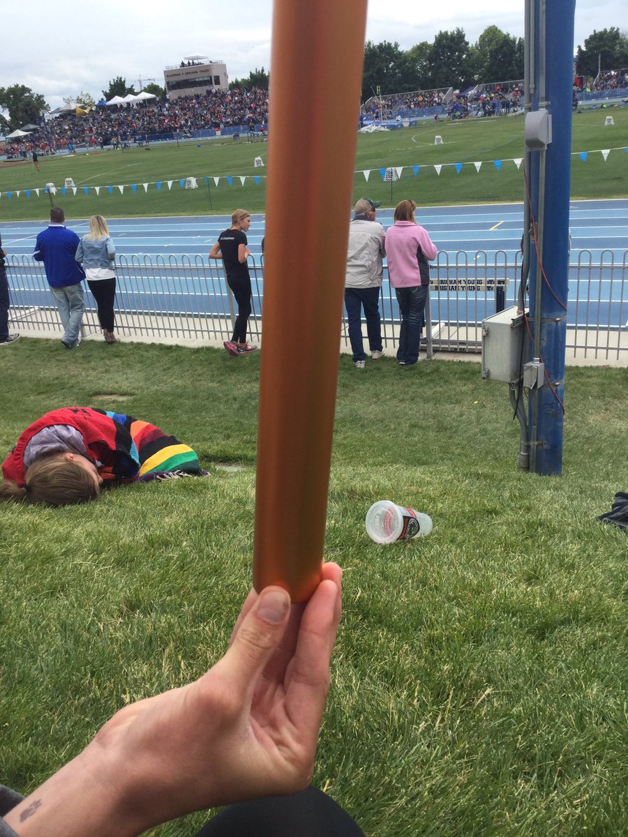 BJ3Z's tweet photo. How Italians hold batons 🇮🇹 🏃🏼🥇🍝 https://t.co/xCywL2Mu2i
