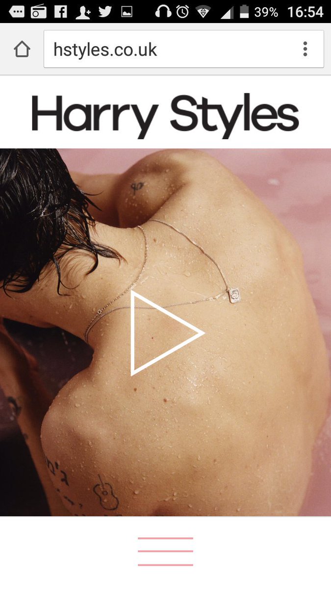 Horan_Lessly's tweet photo. Take me into your lovings arms. #HarryStylesConExaFM #HarryStylesMexico https://t.co/kGTJvJFH5N