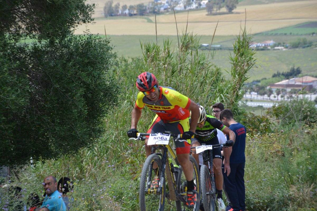 devilbiketeam's tweet photo. @AntonioDguez2 en acción en el #MedioMaratónMedina https://t.co/l9z9uCza4Q