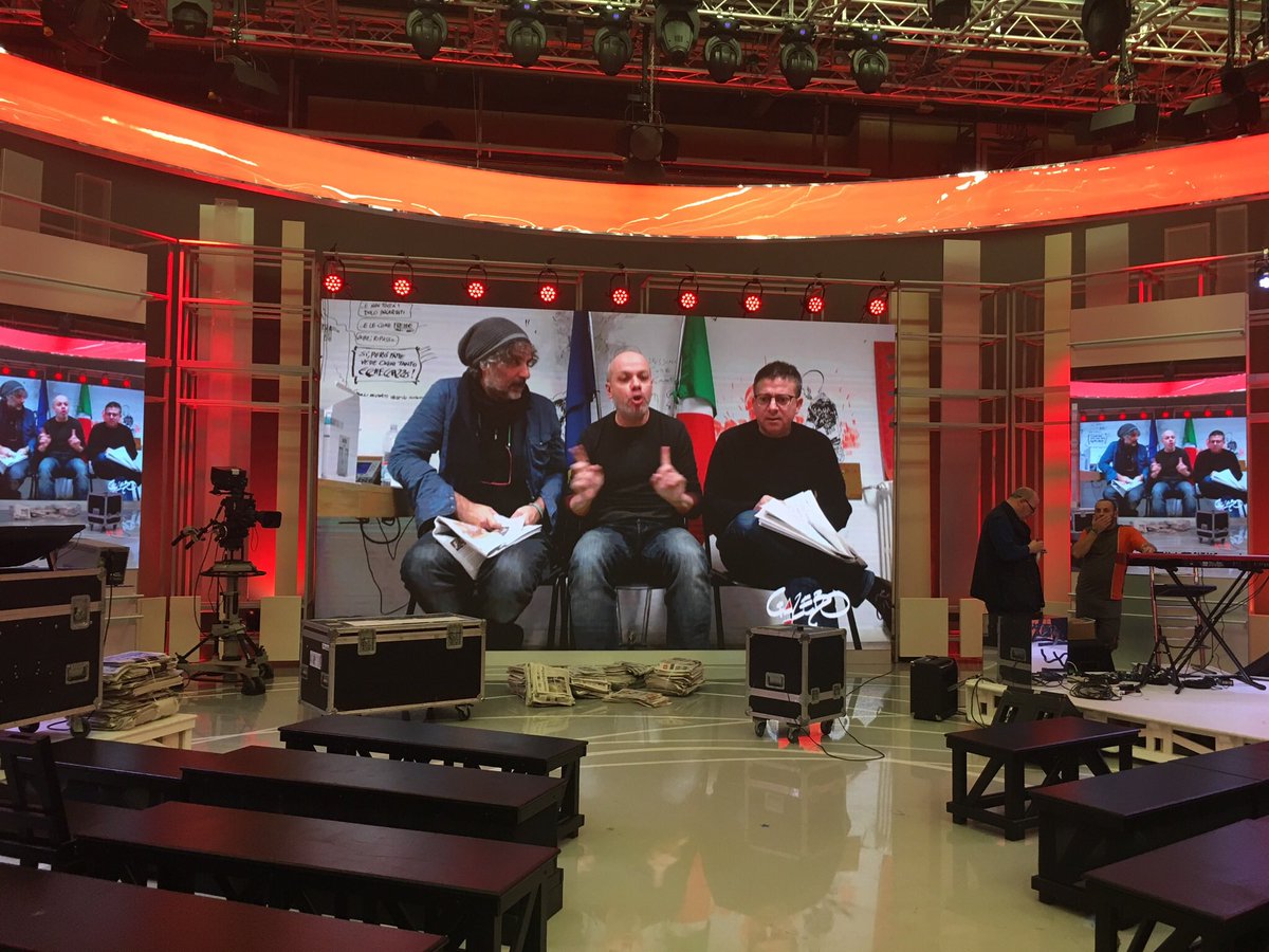 SalernoSal's tweet photo. Grazie a tutti, qui è lì. Grazie a @RaiTre e a @fandangoweb

È stato un anno fantastico. Viva #gazebo e restiamo Arturo. https://t.co/MhFnqlktU0