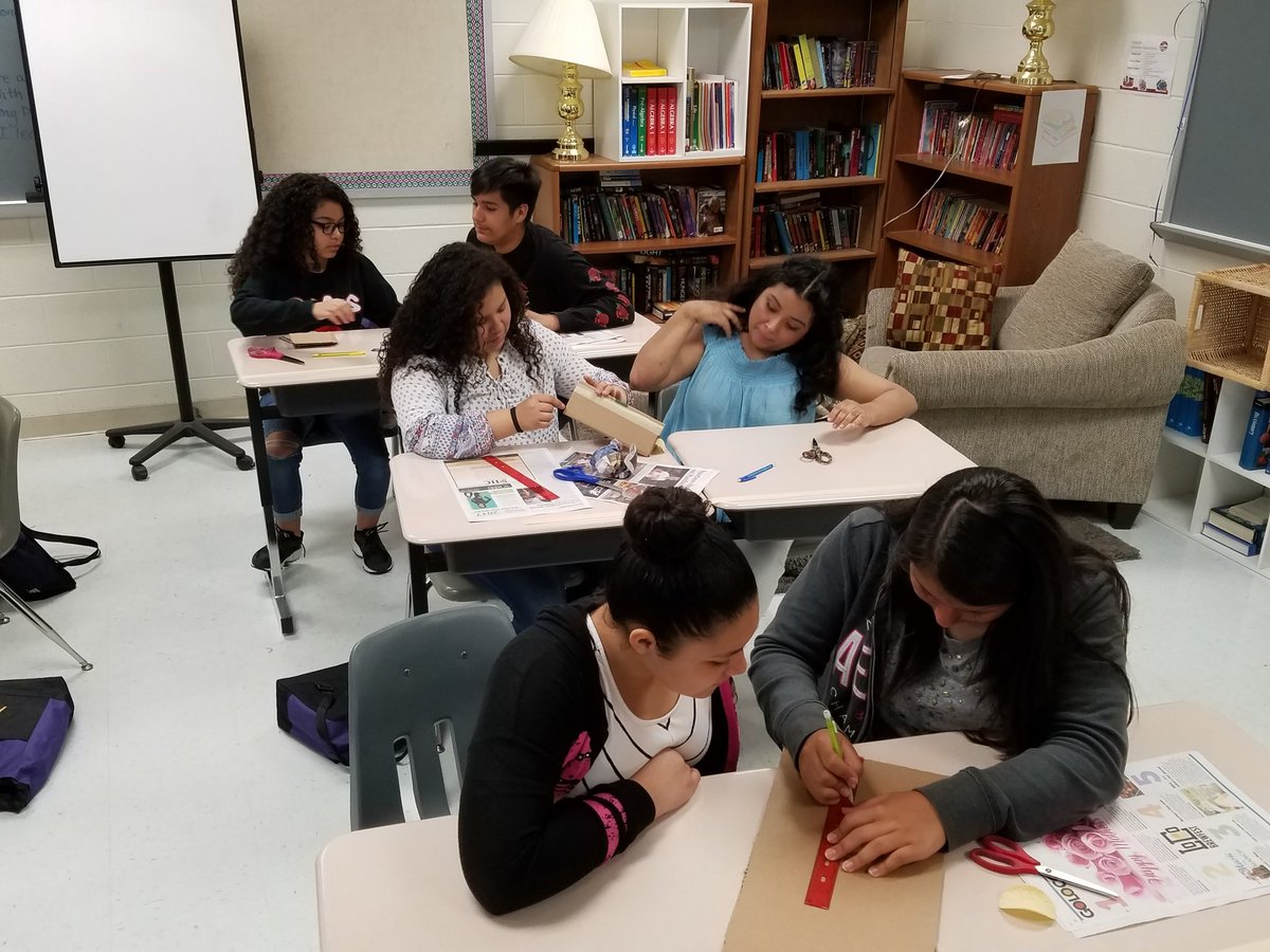 STM_AVID's tweet image. AVID Ss planning, measuring &amp;amp; packaging a pringle - rising to meet the #pringleschallenge @nancylatour @ScienceAtSTM #ThinkOutsideTheBox