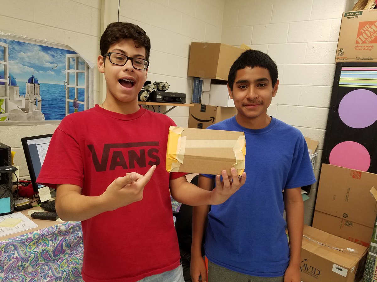 STM_AVID's tweet image. AVID Ss planning, measuring &amp;amp; packaging a pringle - rising to meet the #pringleschallenge @nancylatour @ScienceAtSTM #ThinkOutsideTheBox