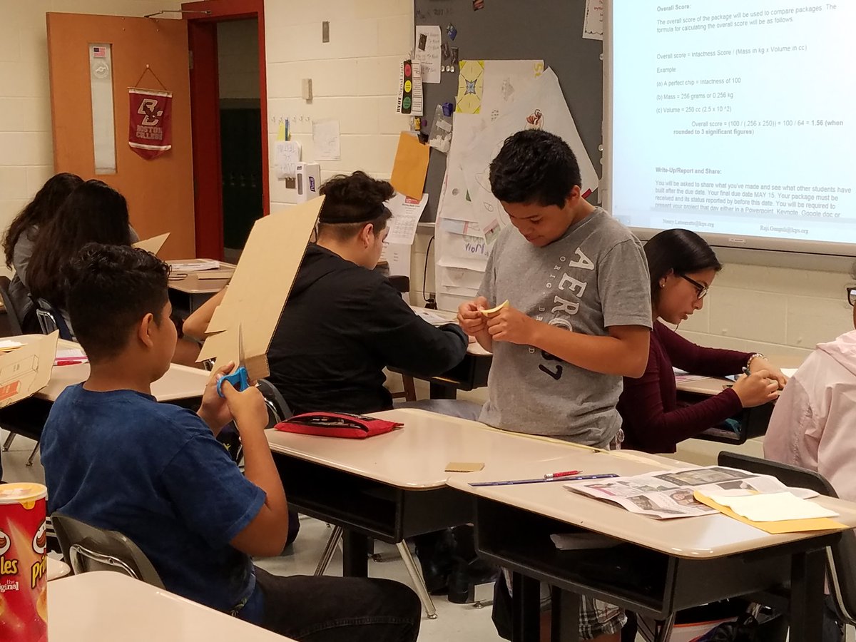 STM_AVID's tweet image. AVID Ss planning, measuring &amp;amp; packaging a pringle - rising to meet the #pringleschallenge @nancylatour @ScienceAtSTM #ThinkOutsideTheBox