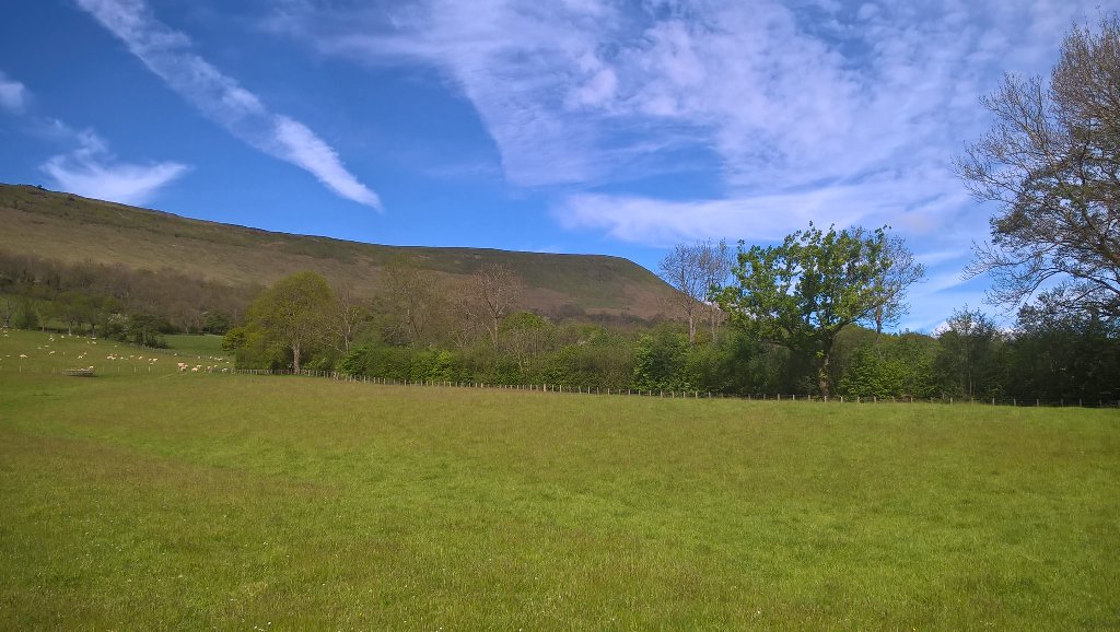 TheGoodwins2's tweet photo. Our guests said to me tonight that this is their favourite view of The Black Hill (Cat's Back) #tranquilly #nature https://t.co/GJOpOCpL0a