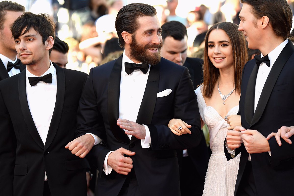 TOMFORD's tweet photo. Jake Gyllenhaal wore a navy TOM FORD O’Connor tuxedo to the ‘Okja' premiere at the 70th Annual Cannes Film Festival. 
#TOMFORD #Cannes2017 https://t.co/upKuLvhlOP