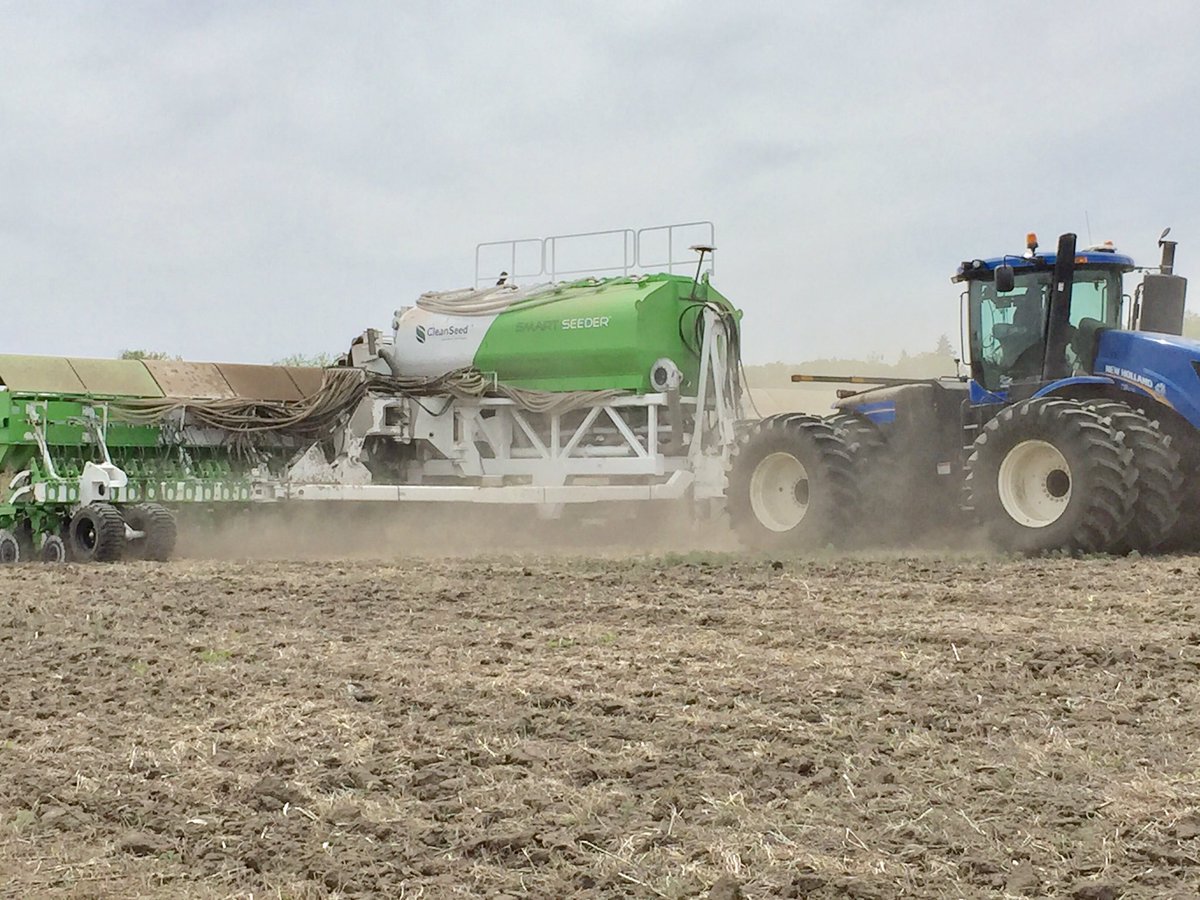 SmartSeeder's tweet image. Clean Seed #smartseeder running more corn planting trials in Southern Saskatchewan.  #superiorfurrow #evendistribution #plant17 @RMEHQ