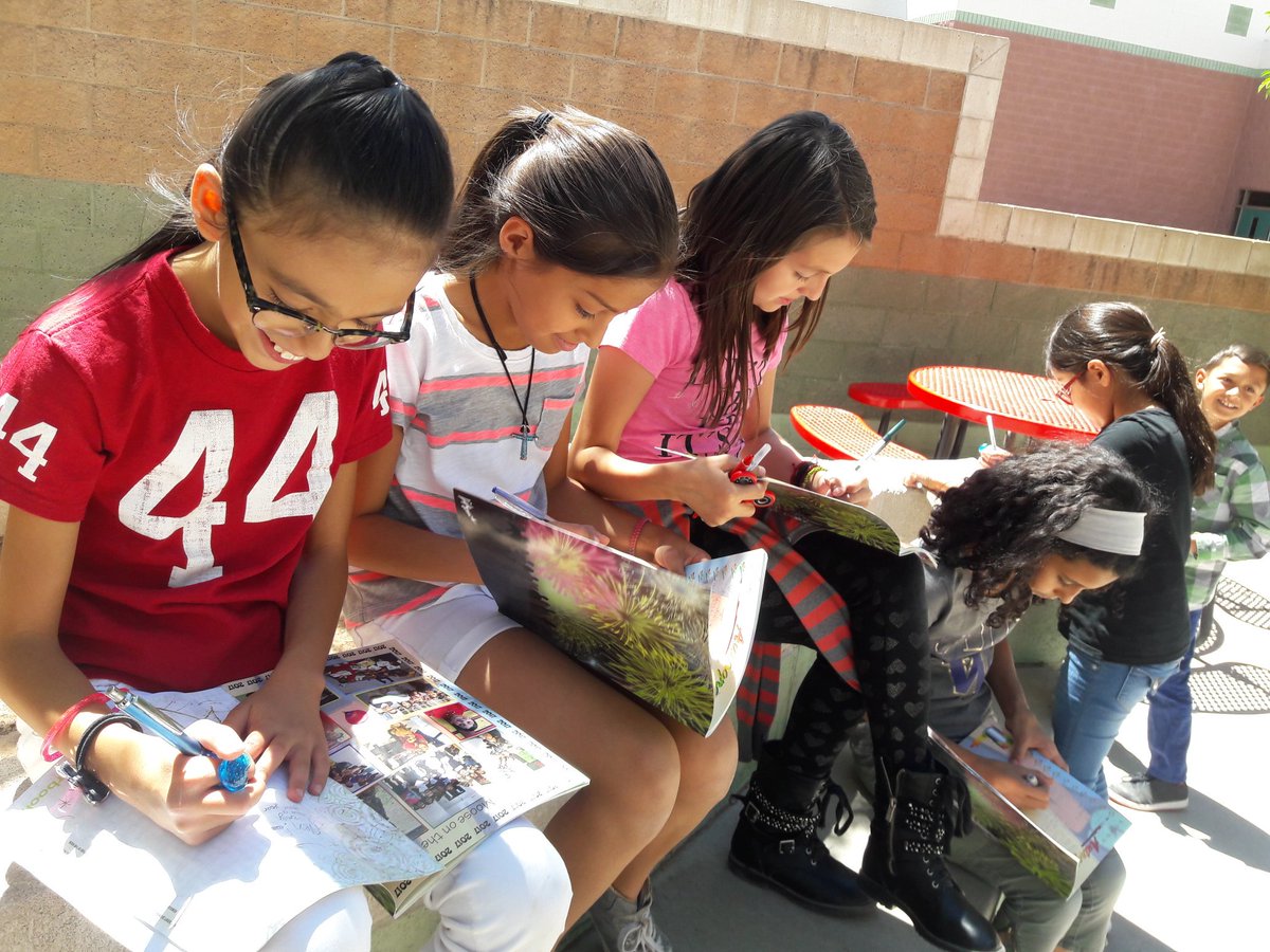 VCollier_ECES's tweet photo. Great weather for the yearbook signing "Party on the Patio!"
#TeamSISD
#magnificentmoose https://t.co/sT72q0MVph