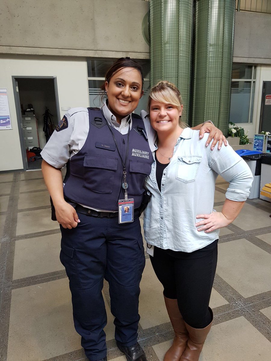 GRCdeSurrey's tweet photo. Nina Mann et Leanne Bruce, 2 employees reconnues pour avoir sauvé une vie #Semainedelapolice #NotreVision https://t.co/4fEOMeGWEq https://t.co/bAHYDrY9P0