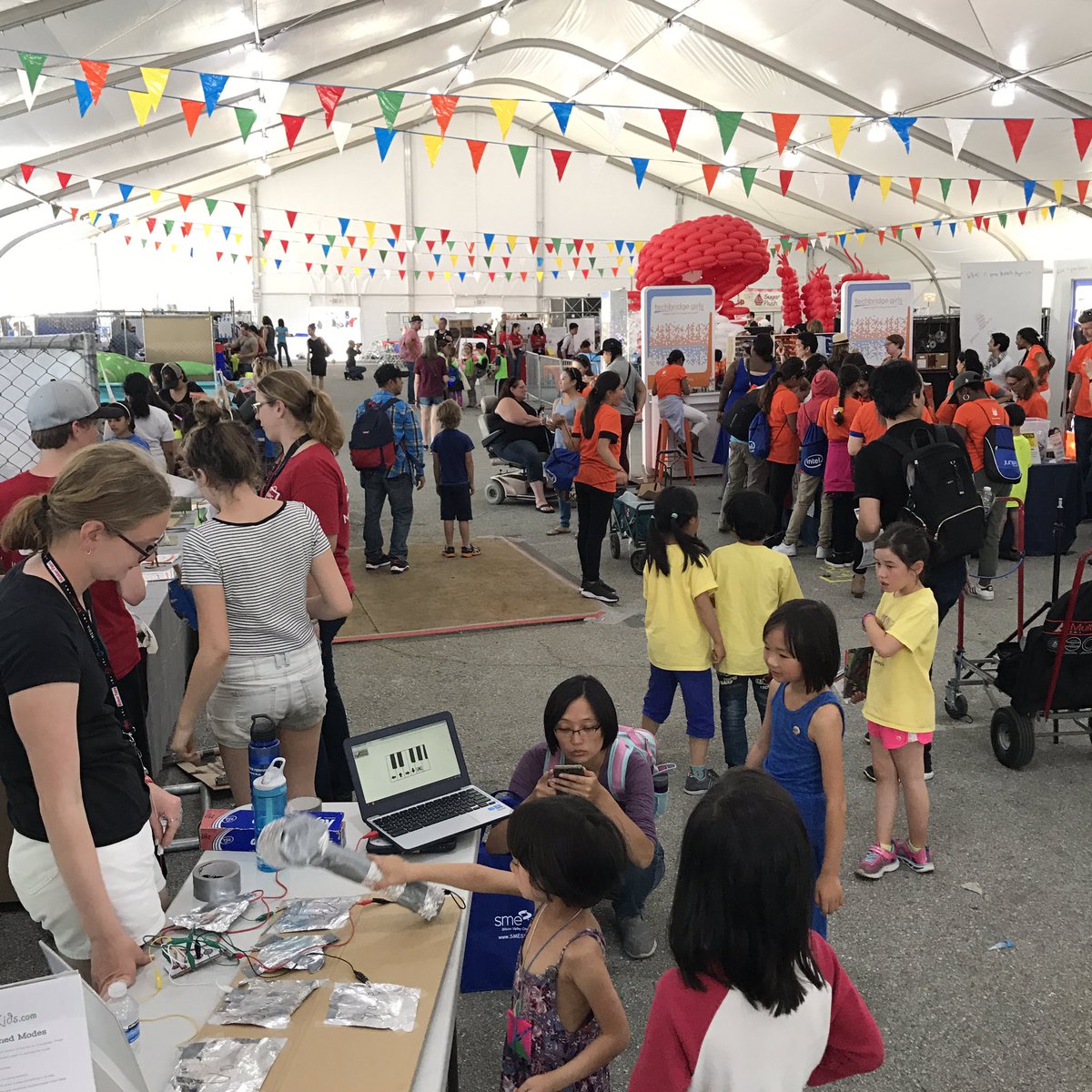STEAM_EA's tweet photo. #STEAM_Engine_Academics @ the #MAKER_FAIRE π‘ 2017 with @TechyKids. Come say hello! #STEAM #STEM #education https://t.co/z2N5mlYxSp