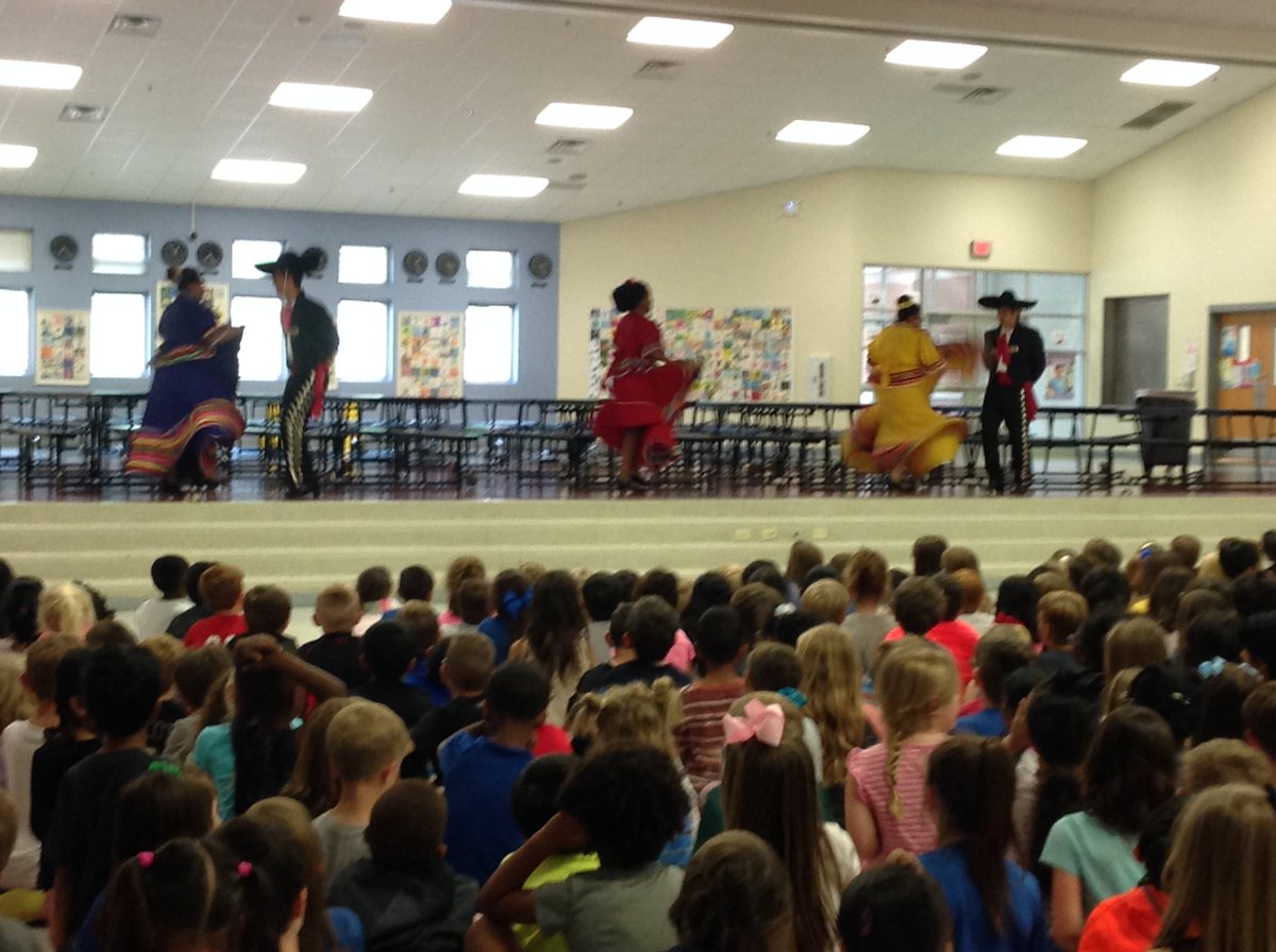 HicksElementary's tweet photo. Thank you so much to the @LewisvilleHS Latino Club Folklorico Dancers for coming out to share your cultural dances with us! #THESwolfpride https://t.co/g4aw3GL24l