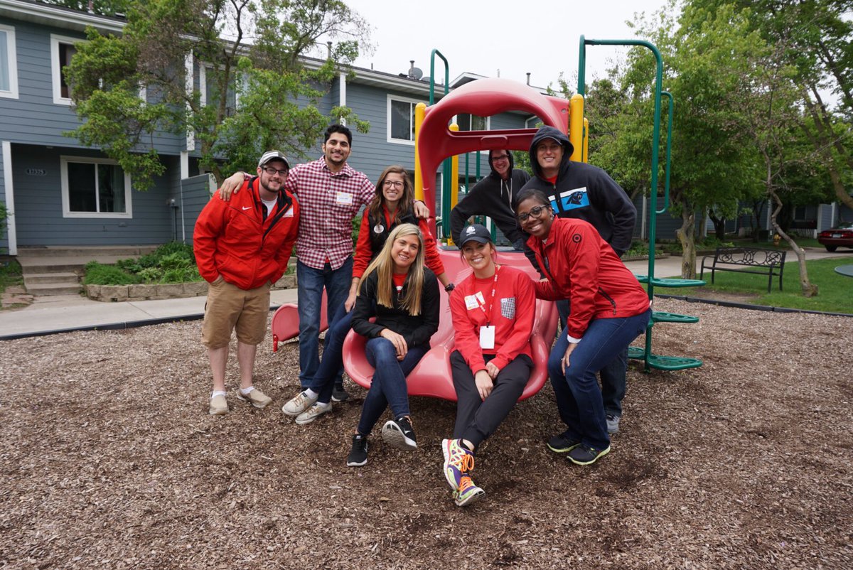 pminzz's tweet photo. Great morning giving back at Kimberley Meadows with the D131/G191 teams! #wearetarget #R100GivesBack #weekofservice2017 https://t.co/GWfmmZUjoy