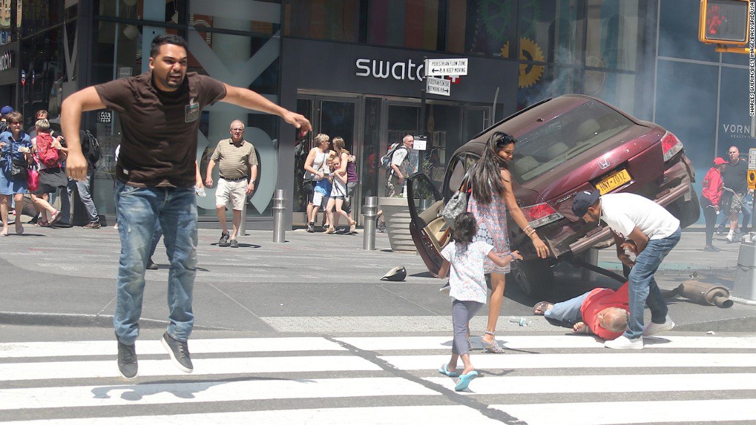 Photos show Times Square driver trying to flee carnage go.inews.photo/PBWwyl