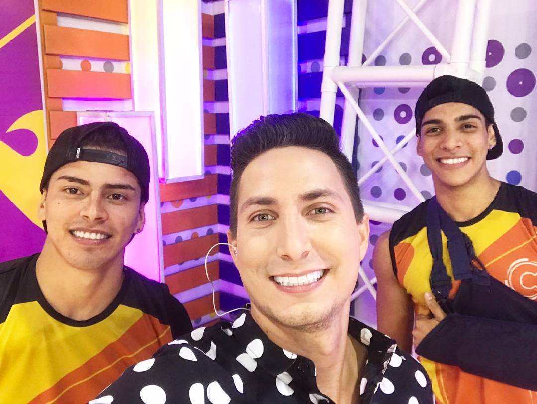 Combate_RTS_Ec's tweet photo. #Selfimania 😀📷 con @eduandradej @davidnaula &amp; @RTSJhonAlexCBT 
#CombateEsReal! https://t.co/waOTlOMoHW