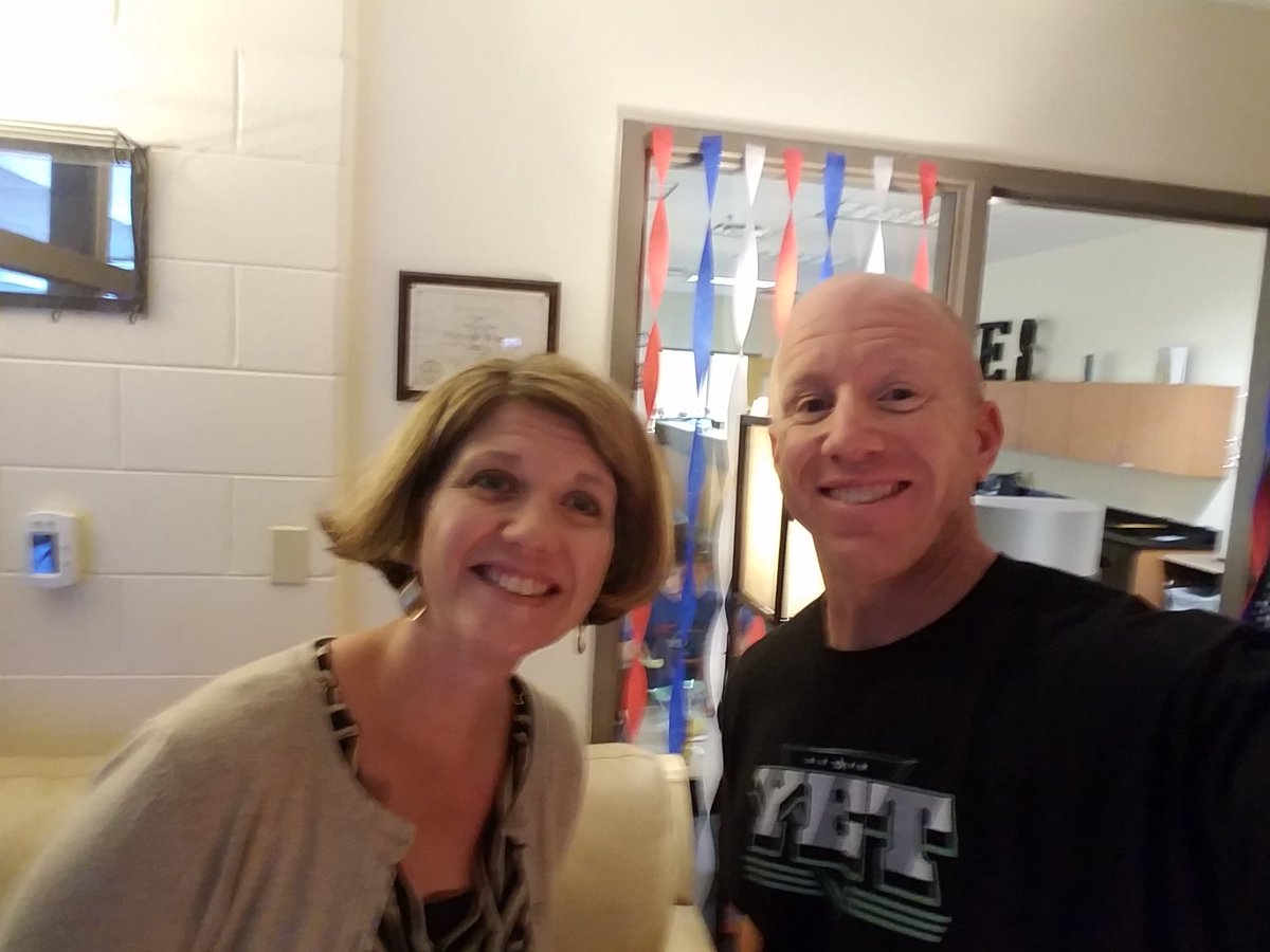 EESRavens's tweet photo. Ravens, your getting a great one! Thanks for treating me so well! #eessoars2016 #BCSrock via ^Mr. Tipton https://t.co/H8DrKyUBL5