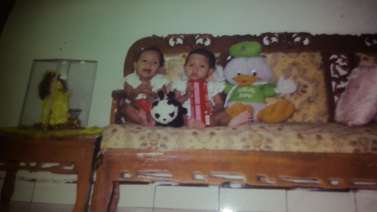 x_xxxsame's tweet photo. Child https://t.co/rvIUVw6wzi