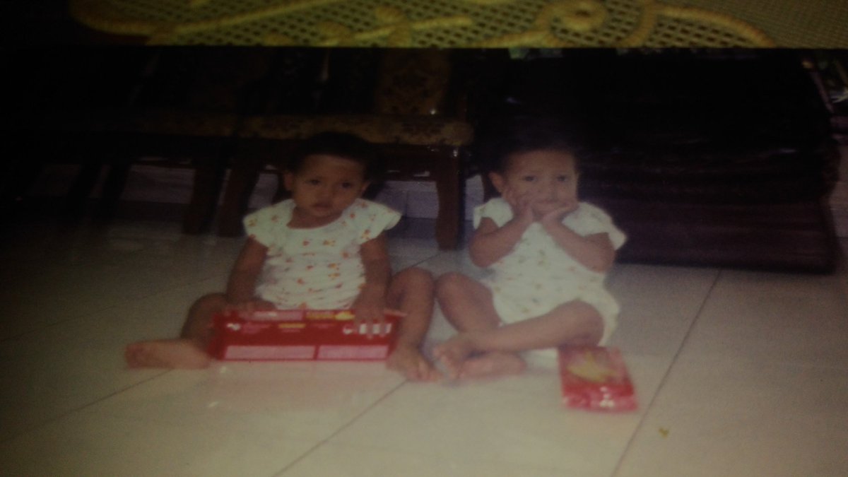 x_xxxsame's tweet photo. Child https://t.co/rvIUVw6wzi