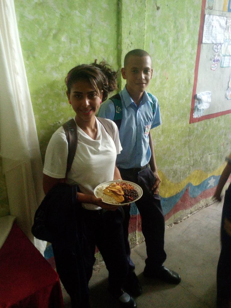 leoXXV's tweet photo. Muestra #Gastronómica #Afrodescendiente #UEPíoTamayo, #Cafunga, #Platanodulce, enriquecen el acervo @luzsala1 @AnaGPinto1 @bintercultura https://t.co/NvFyDdyZVK