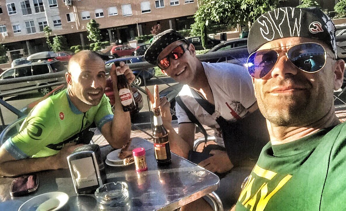 Dos dias después de su operación <a href="/jabyperez80/">Javi Perez</a> ya levanta "botijos" que da gusto...🍺🍺la rehabilitación va por buen camino, nos alegramos😂😘😘😘