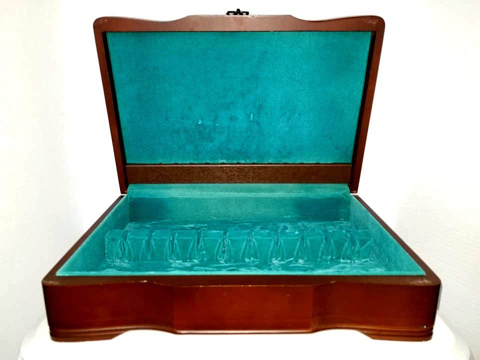 JunkYardBlonde's tweet photo. Vintage Wood Flatware Case, Turquoise Velvet Lined https://t.co/vNfEj4i9BX
#gotvintage #flatwarecase #wood #turquoise #velvet https://t.co/EI9eUa3NZS