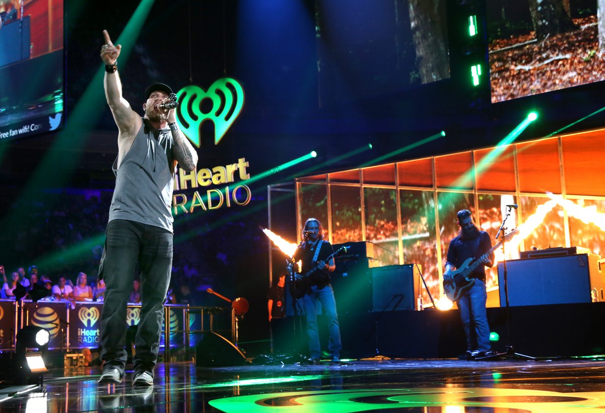 brantleygilbert's tweet photo. TONIGHT! Relive the amazing #iHeartCountry Festival! DIRECTV Channel 239, DIRECTV NOW or U-verse Channel 1114. https://t.co/RB5Ddi1MbK