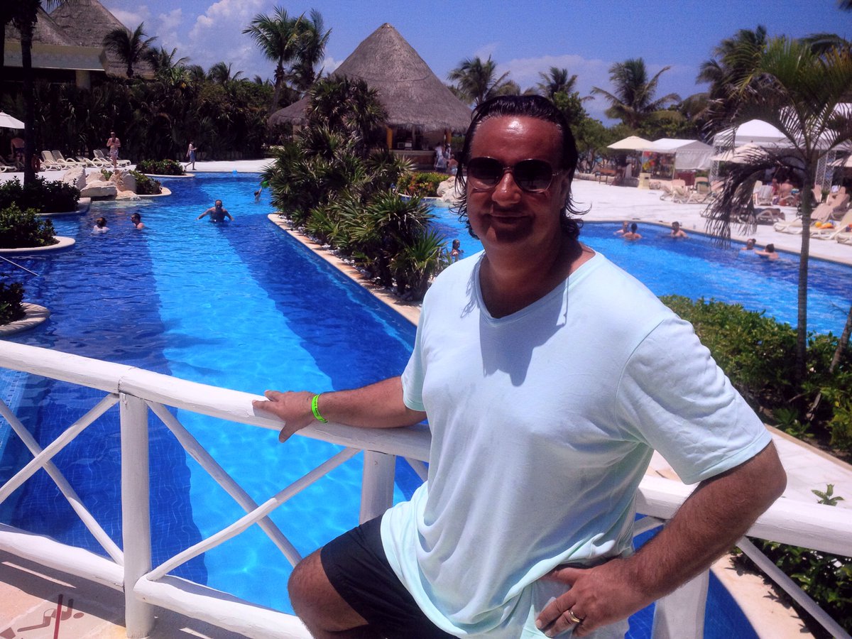 TonyMonaco's tweet photo. #ManWithTheTan #MonacoMan is back from #RivieraMaya #Mexico Tonight will be #EnFuego @IVYSOCIALCLUB #Vaughan https://t.co/EzzSKYwCsv